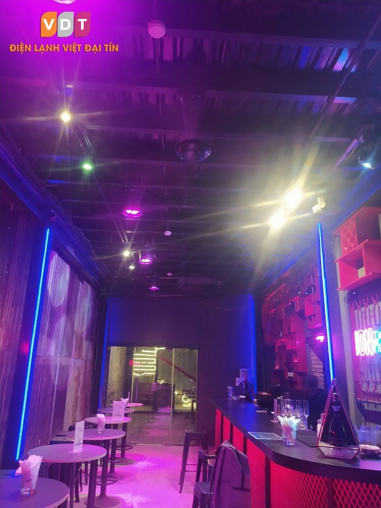 lắp đặt máy lạnh âm trần quán cafe vietdaitin