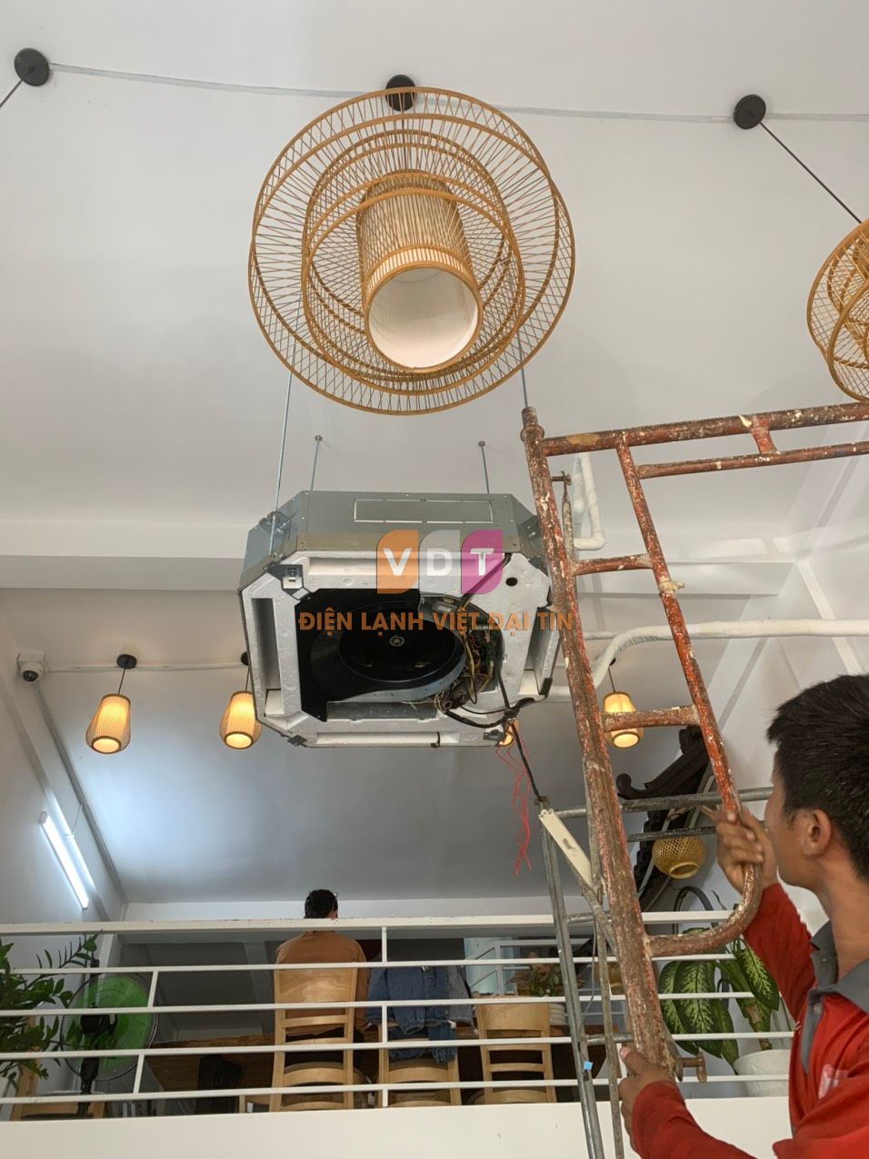 Mua máy lạnh âm trần bình thuận