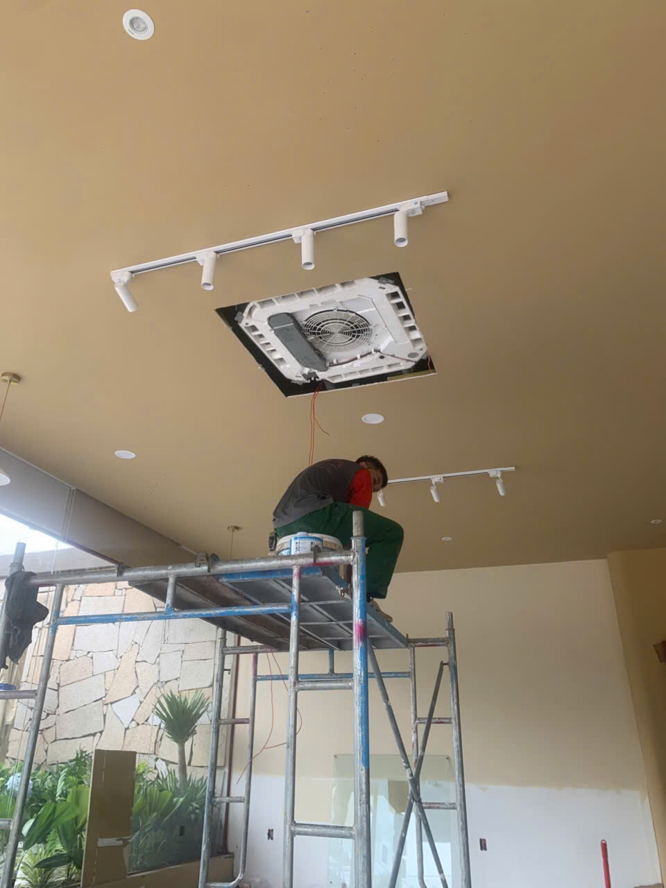 Giá điều hòa âm trần nối ống gió Giá điều hòa âm trần nối ống gió